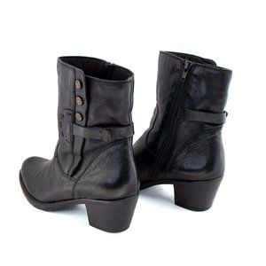 Clarks Women's Maymie Skye Boot Size 8